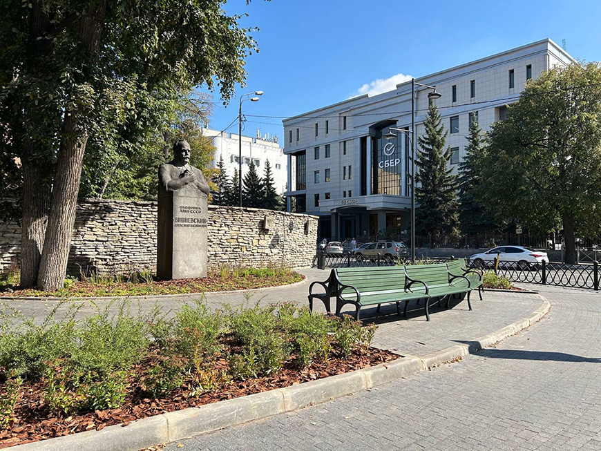 В Казани благоустроили сквер возле роддома им.В.Груздева