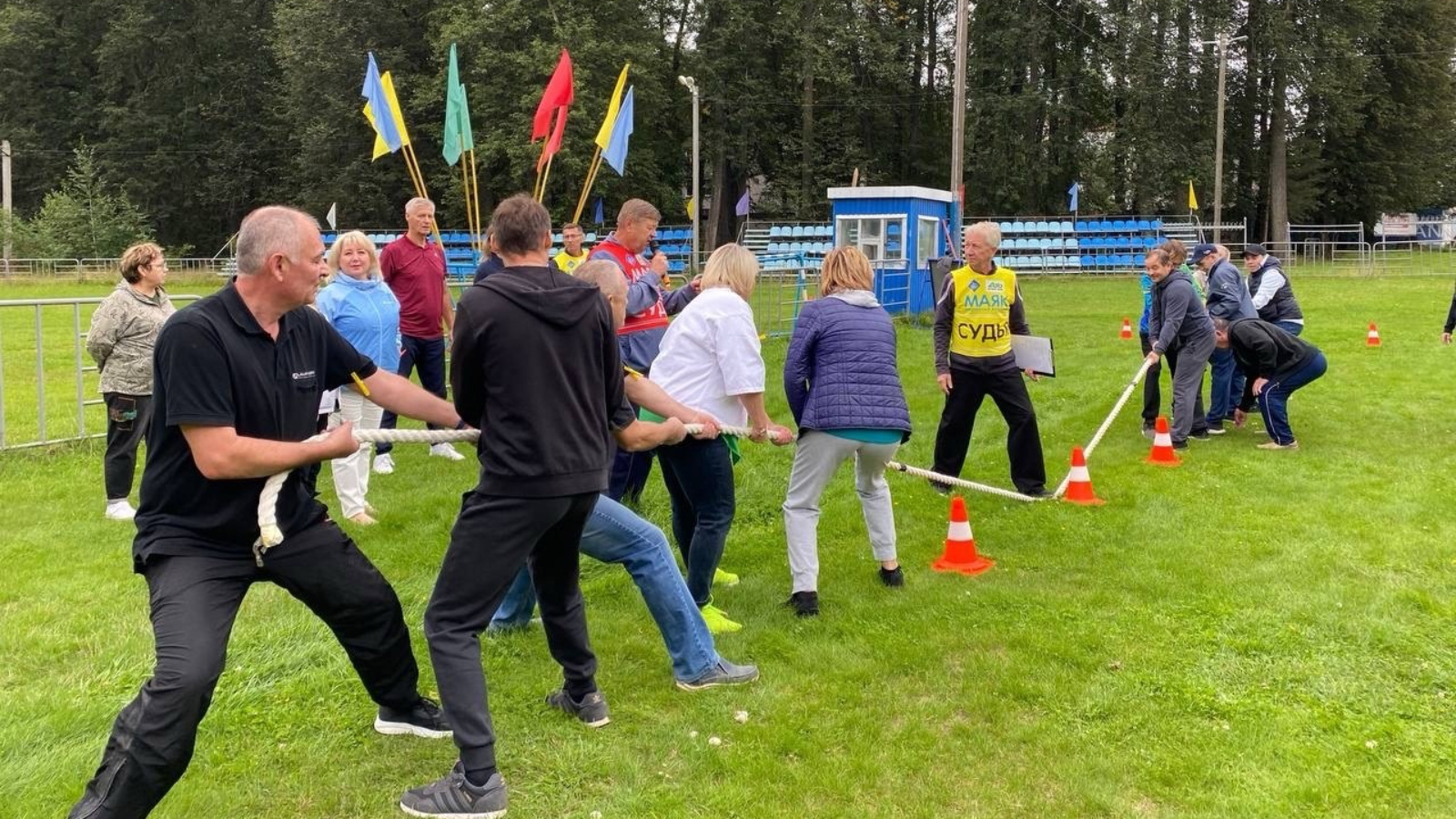 Настоящий спортивный турнир с яркой борьбой, активными болельщиками и подлинными медалями