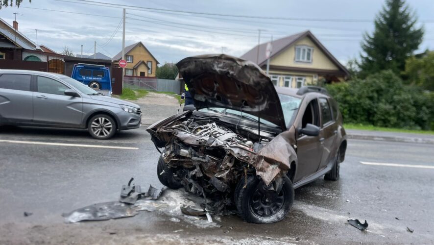 Появились страшные кадры с места смертельного ДТП в Казани