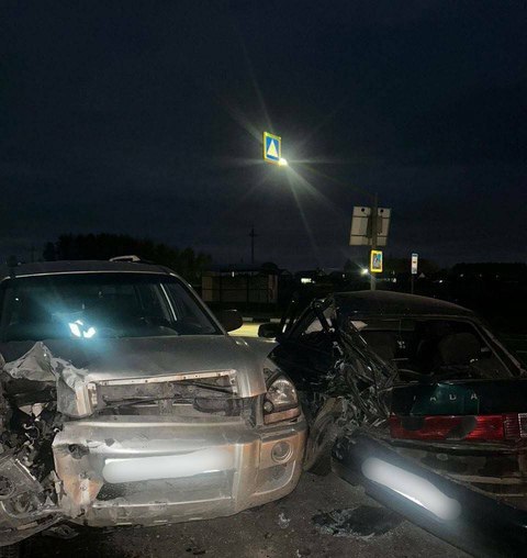 В Альметьевском районе легковушку смяло после ДТП с кроссовером, три ч…