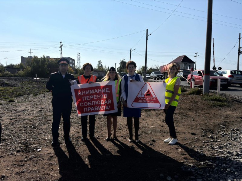 В Бугульме провели акцию на железнодорожном переезде.Водителям напомни…