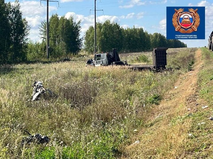 В Бугульминском районе от столкновения с эвакуатором погиб 21-летний водитель