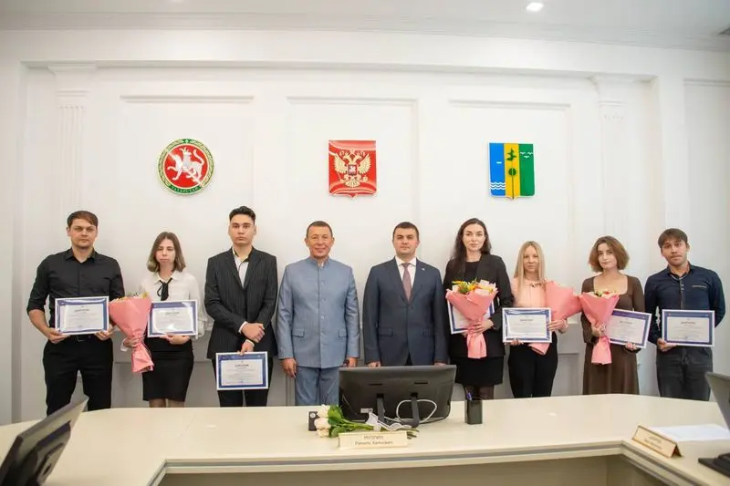 В Нижнекамске наградили победителей конкурса дипломных работ на премию главы НМР