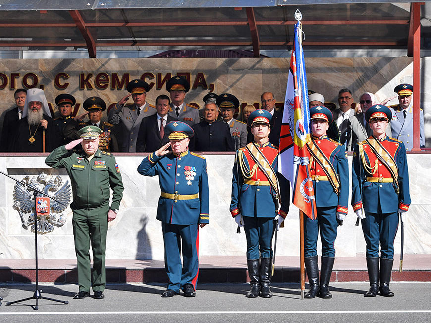 Казанское суворовское военное училище удостоено ордена Почета