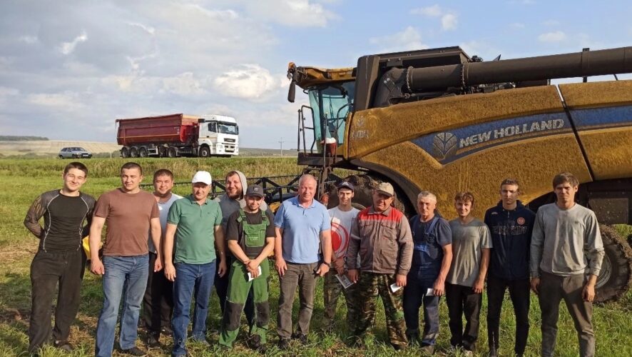 Лучшие комбайнеры ХК «Чистополье» получили награды по итогам уборочной кампании