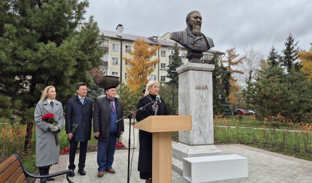 В Казани открыли бюст казахстанскому поэту Абаю Кунанбаеву